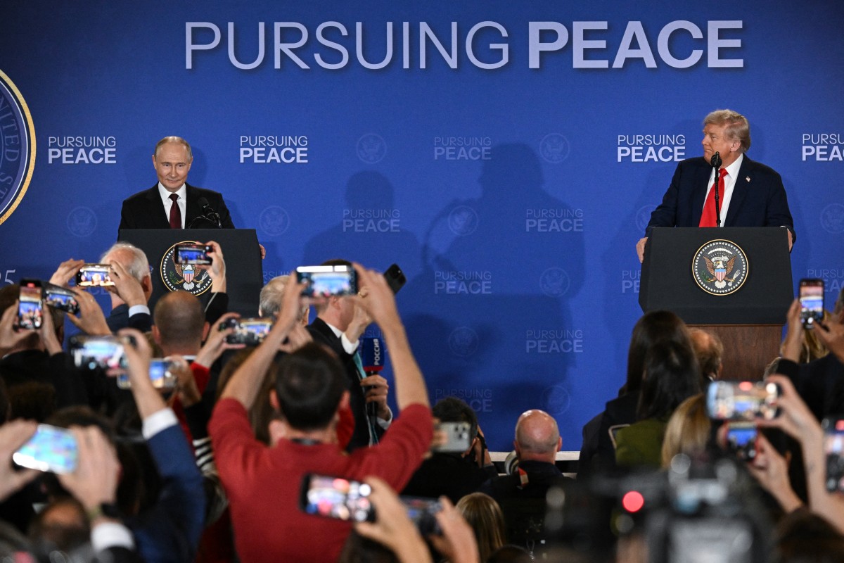 مؤتمر صحافي مشترك بين بوتين وترامب في ألاسكا (أ ف ب).