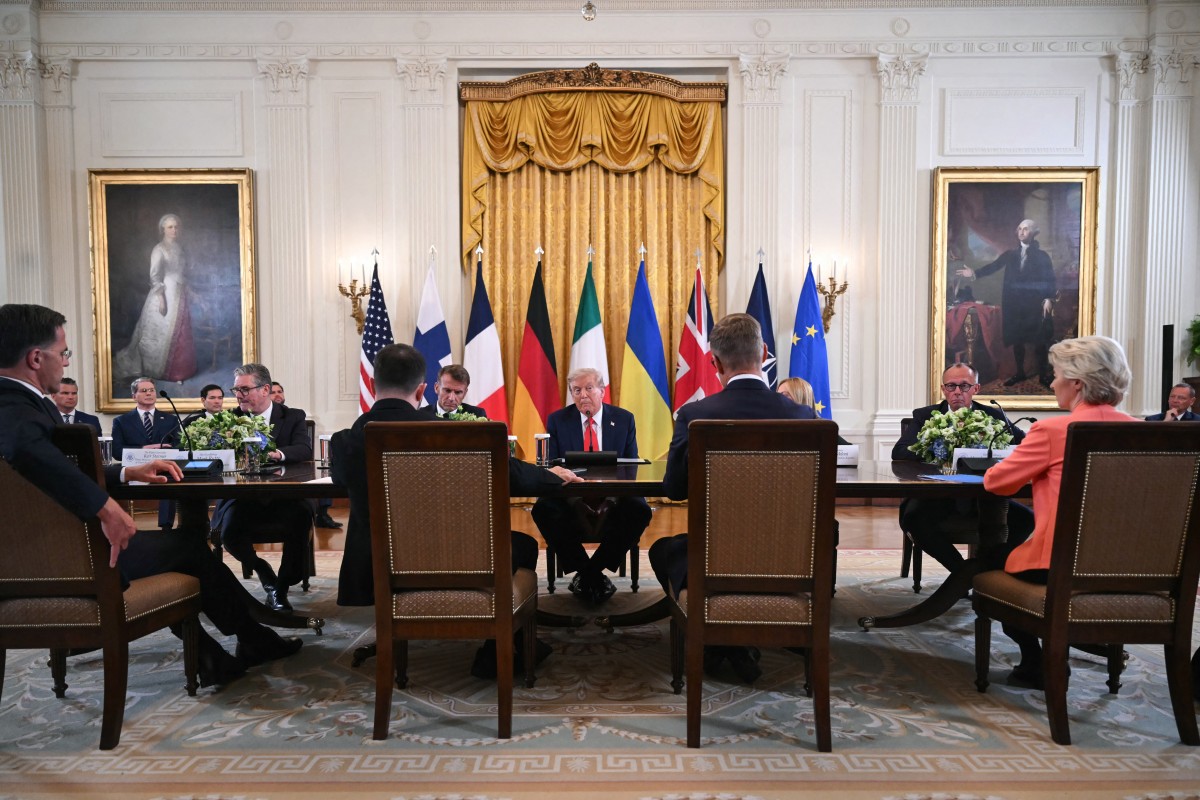 لقاء ترامب مع القادة الأوروبيين في واشنطن لبحث إنهاء الحرب في أوكرانيا. (أ ف ب)