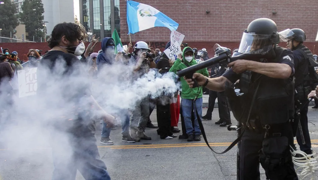 "هيومن رايتس ووتش": الشرطة مارست القوة المفرطة في لوس أنجليس