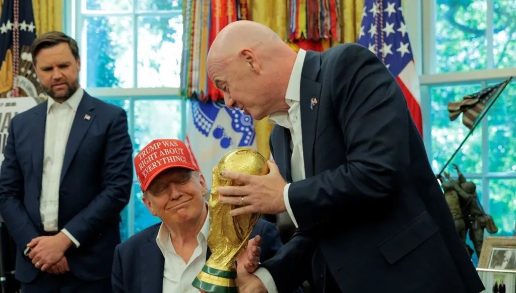 ترامب وإنفانتينو. (أ ف ب)