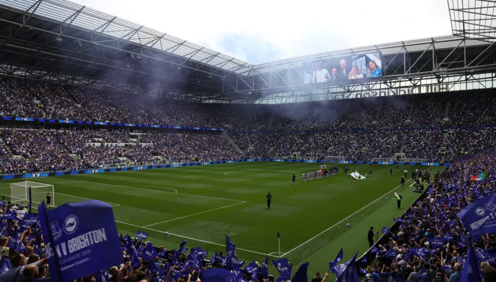 إيفرتون يفتتح حقبة جديدة وسط أجواء احتفالية مبهرة