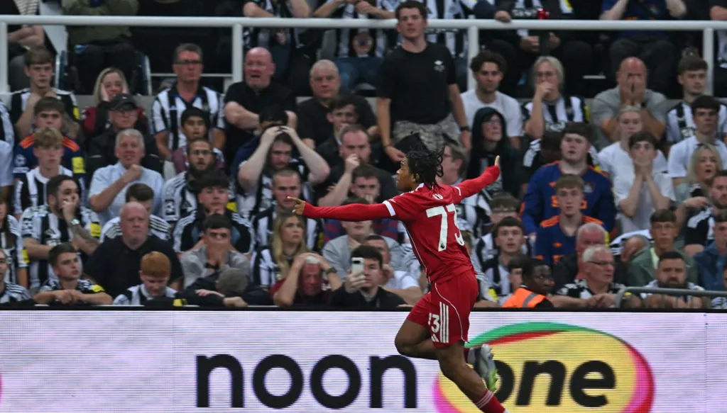 راتب صادم لموهبة ليفربول ريو نغوموها