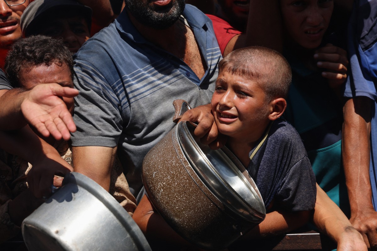 صراع يومي بحثا عن الطعام (أ ف ب)