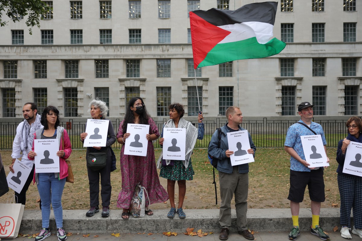 تظاهرة الصحافيين. (أ ف ب)