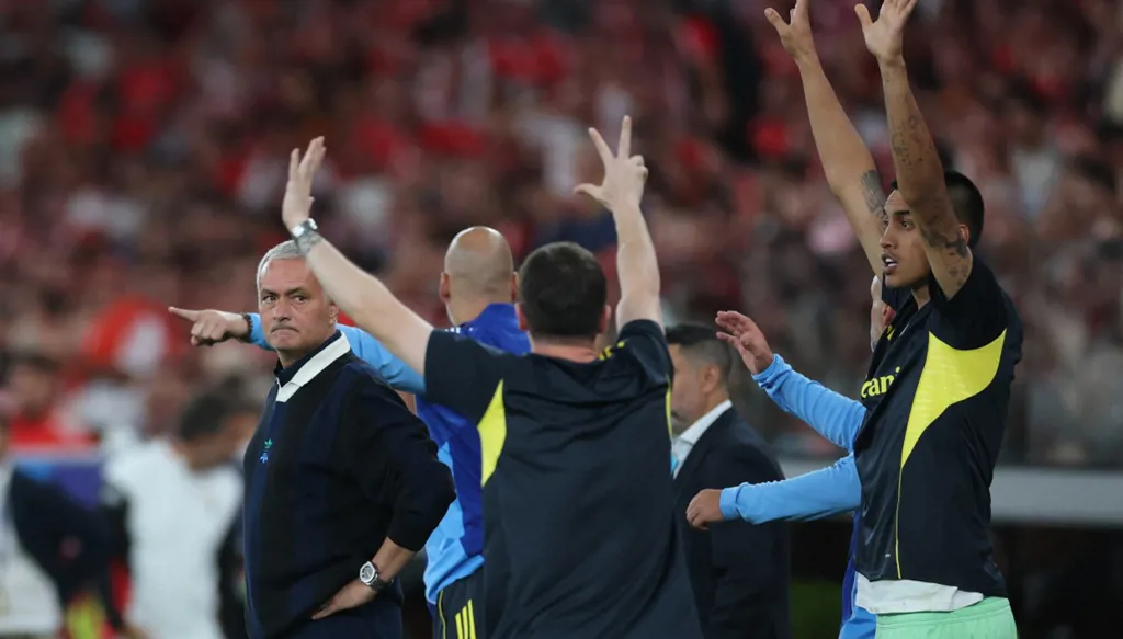 فنربخشه يقيل جوزيه مورينيو بعد خيبة دوري أبطال أوروبا
