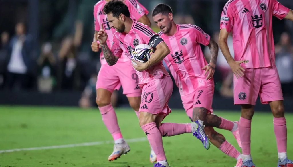 سياتل ساوندرز يتفوق على إنتر ميامي-ميسي ويظفر بلقب كأس الرابطتين