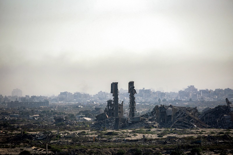 دمار في مخيم النصيرات وسط قطاع غزة (أ ف ب)