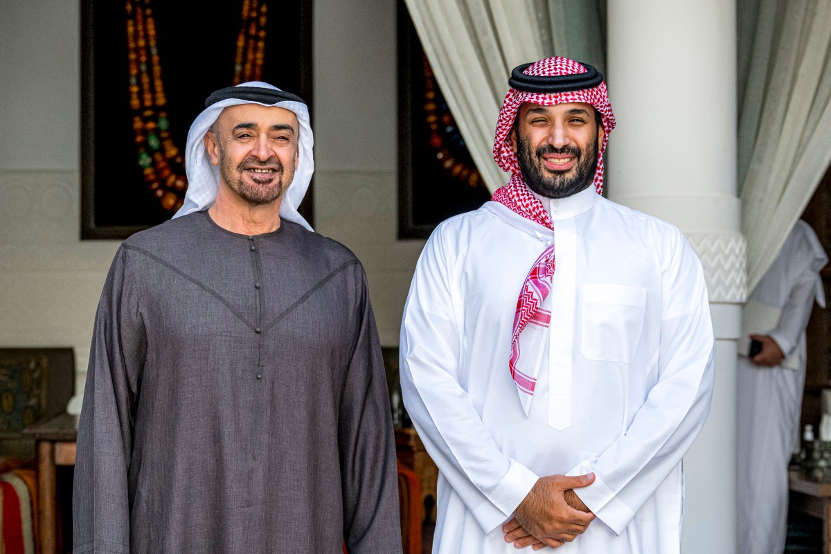 ولي العهد السعودي والرئيس الإماراتي في الرياض (أ ف ب).