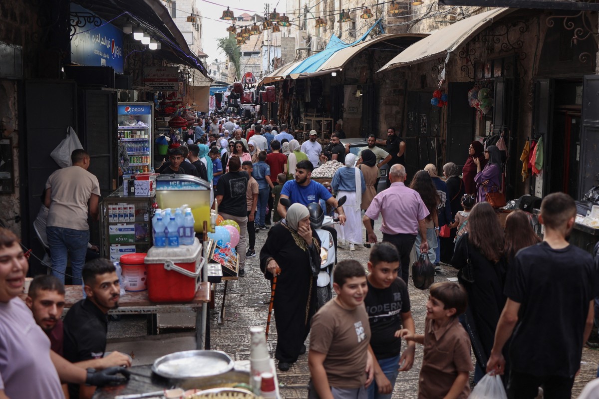 الأسواق في نابلس (أ ف ب).