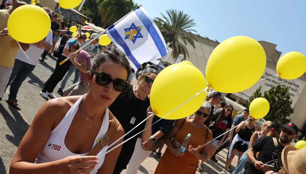 "أنقذ الرهائن الآن".. إسرائيليون يدعون ترامب لإنهاء حرب غزة