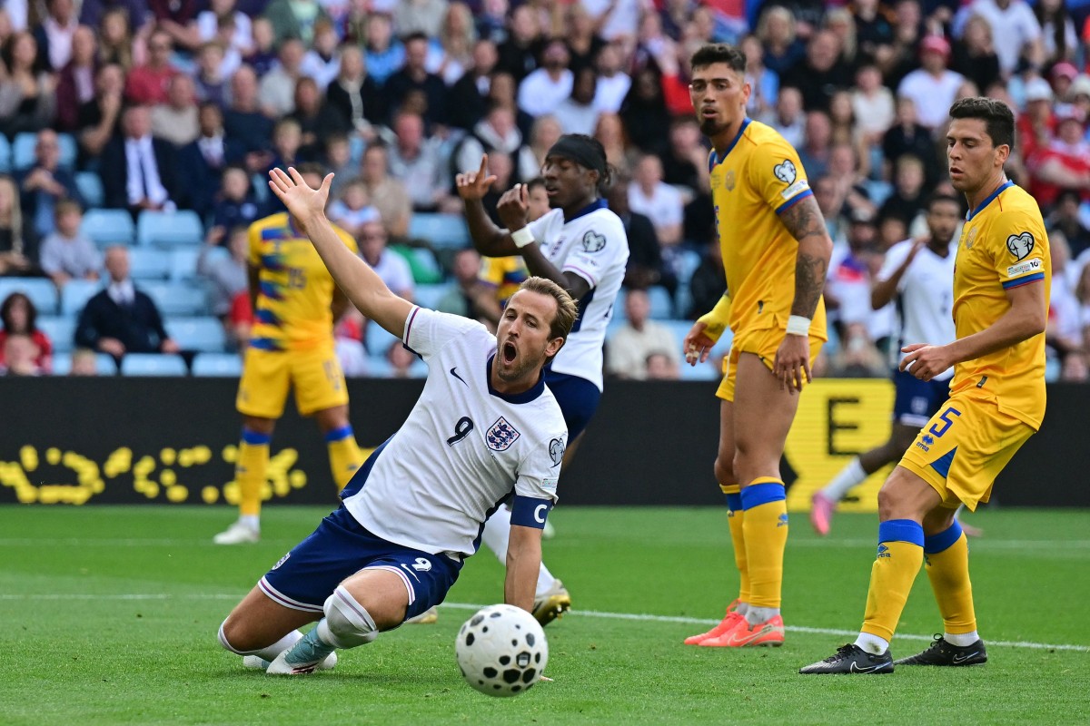 هاري كاين مع منتخب إنكلترا. (أ ف ب)