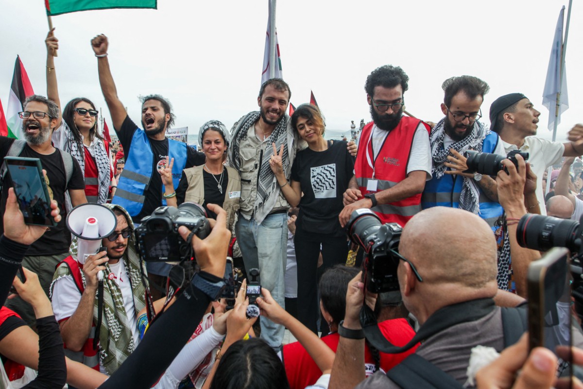 مشهد من استقبال الأسطول (أ ف ب)