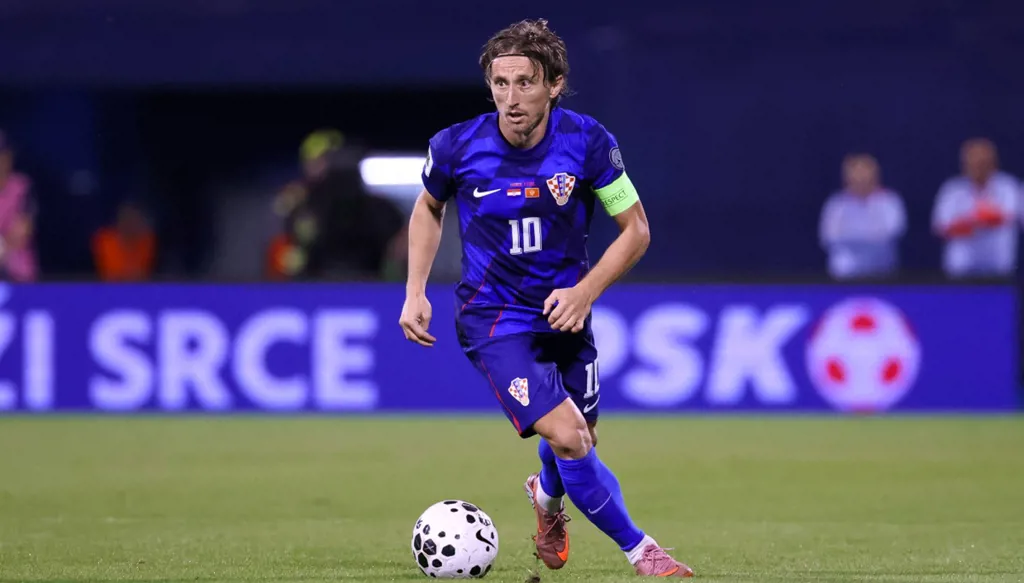 المعمرون في الملاعب... 10 أساطير يرفضون الاعتزال