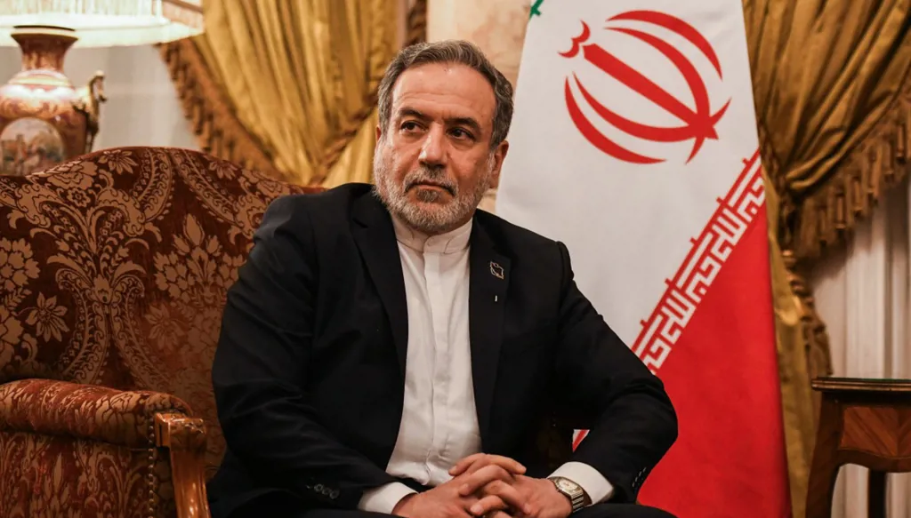 طهران: نقترب من إبرام صفقة مع باريس لتبادل سجناء