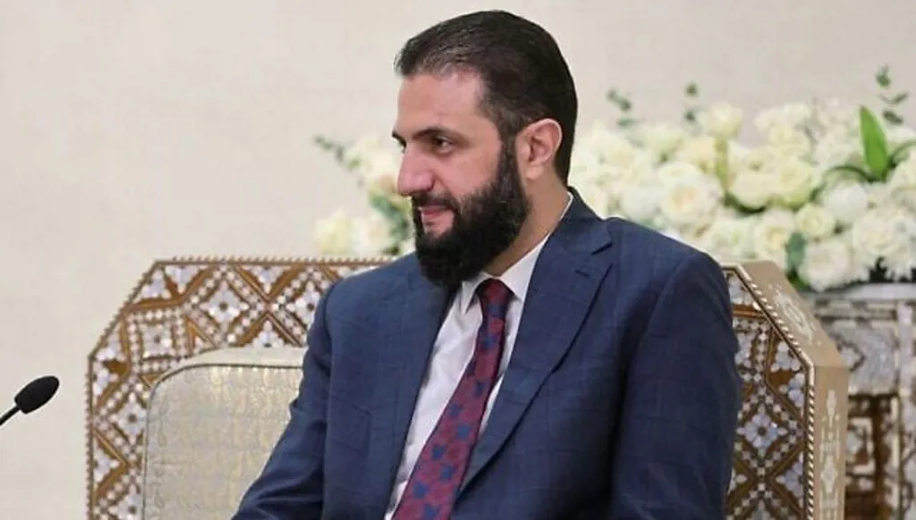 لقطة طريفة تجمع الشرع وبراك في واشنطن... "قنّاص" (فيديو)