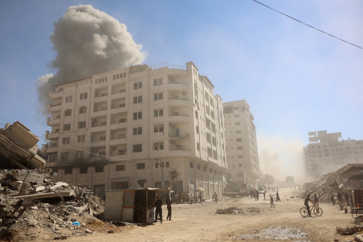 غارة على مبنى في تل الهوى (أ ف ب)