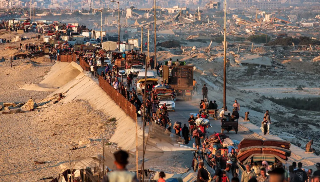 إسرائيل تكثف تدمير الأبراج... والإنذارات تتوالى في غزة