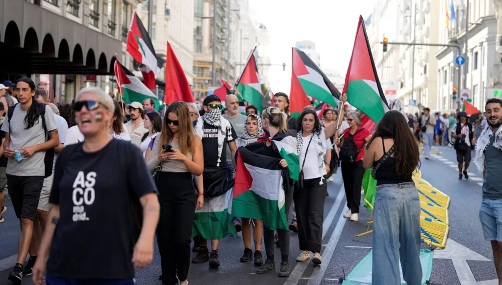 مشهد من الاحتجاجات (أ ف ب)