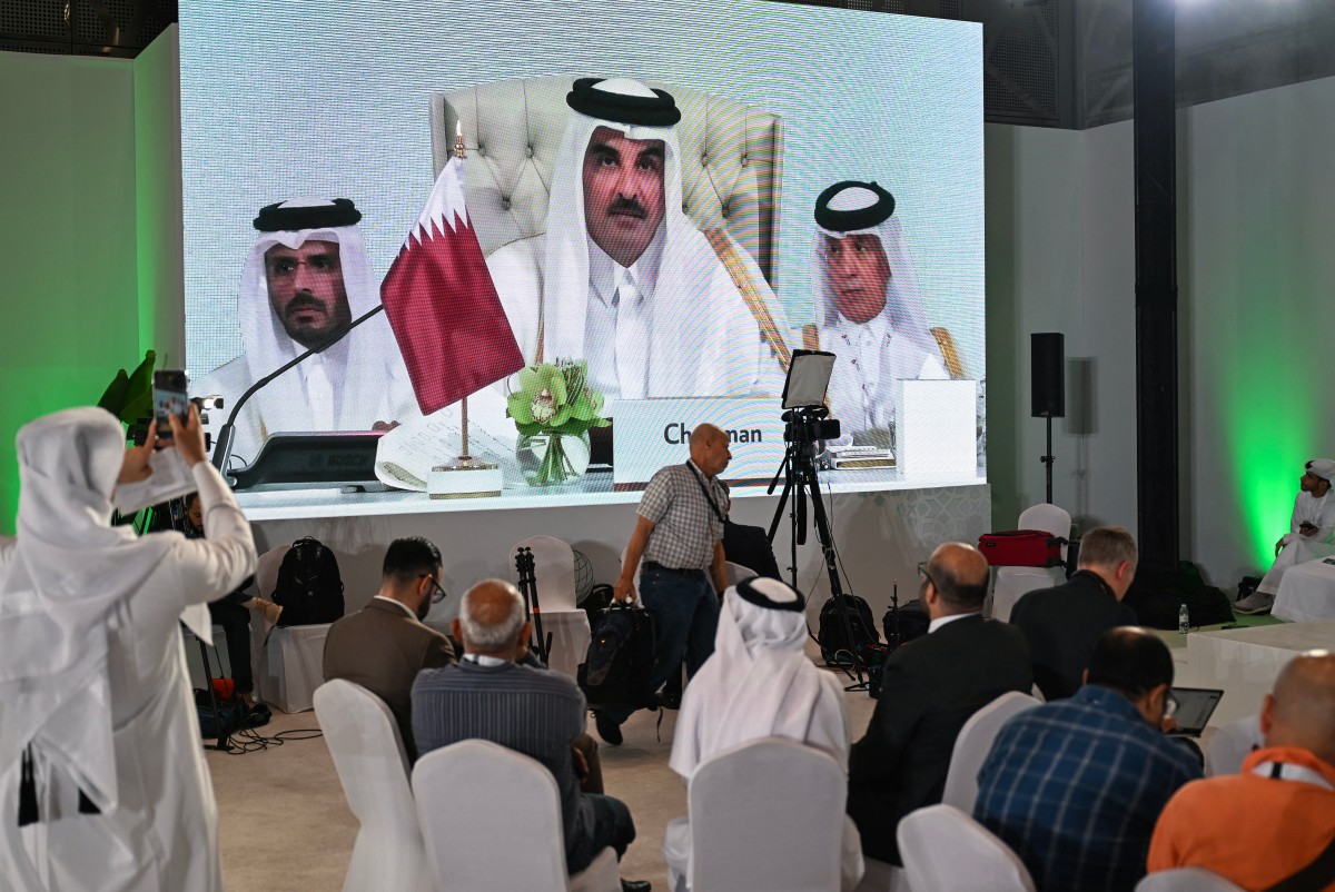 أمير قطر متحدثا خلال القمة (وكالات)