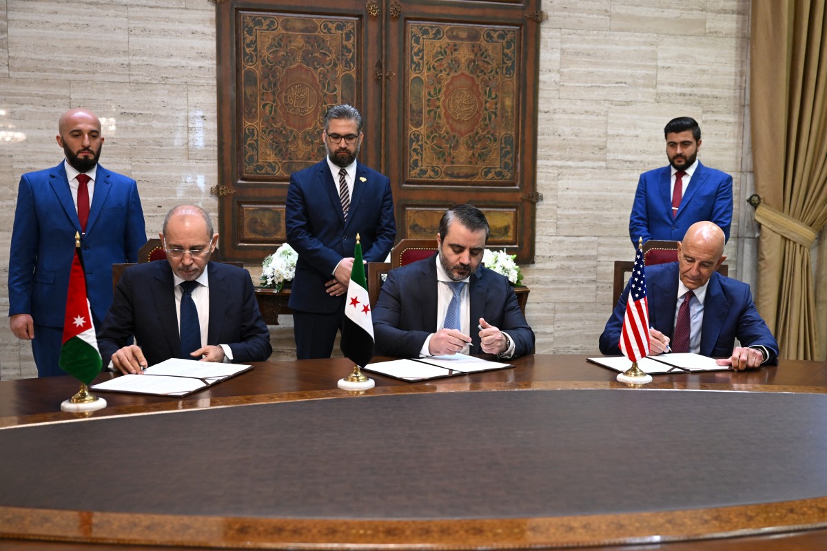 باراك والشيباني والصفدي (أ ف ب).