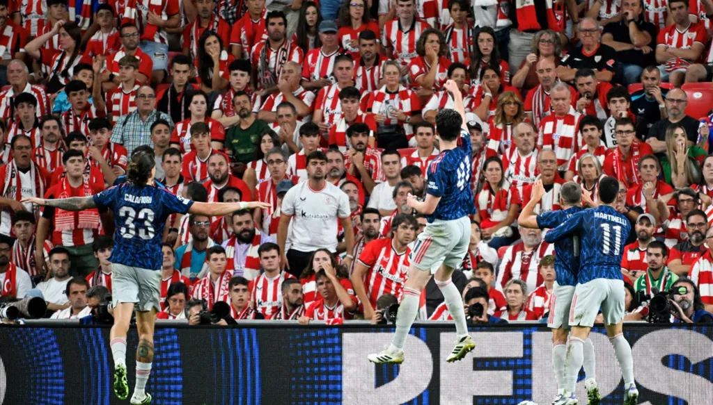 مدافع أرسنال يتسبب في إصابة دموية لزميله وتروسار ومارتينيلي يسجلان ويضمنان الفوز (صور)