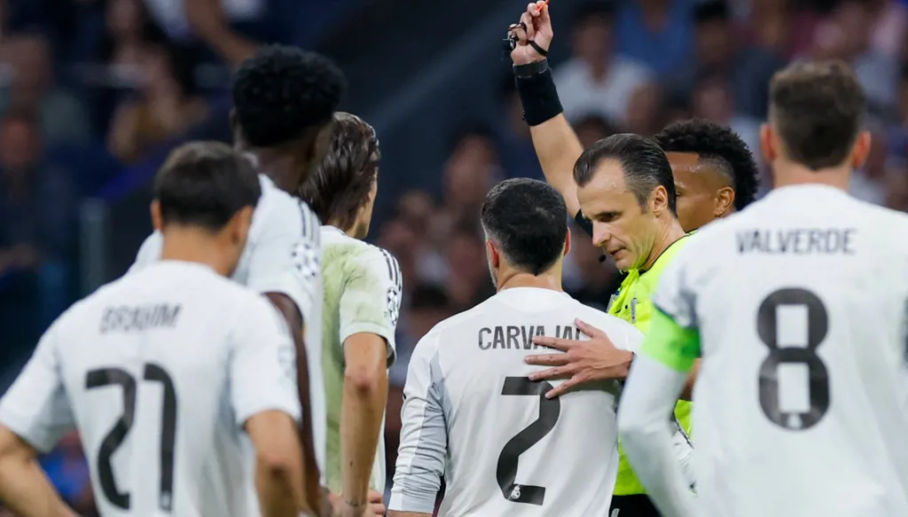 كارثة في مدريد... فريق ألونسو يغرق في البطاقات الحمراء