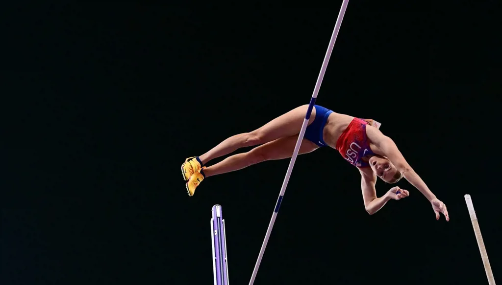 الأميركية مون تُحرز ذهبية القفز بالزانة للمرّة الثالثة توالياً