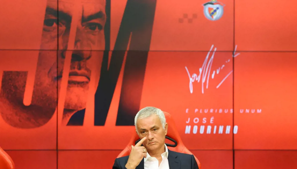 مورينيو يتولى تدريب بنفيكا رسمياً