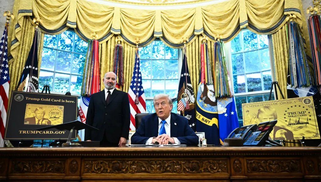 ترامب يفرض رسوماً قدرها 100 ألف دولار على تأشيرات العمالة الماهرة H-1B... ماذا نعرف عنها؟