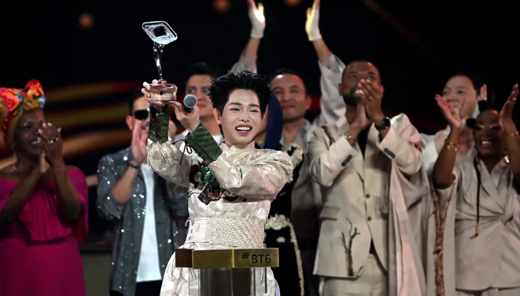 فيتنام تفوز بمسابقة "إنترفيجن" في روسيا... "ضغوط سياسية" لانسحاب مغنية أميركية باللحظة الأخيرة