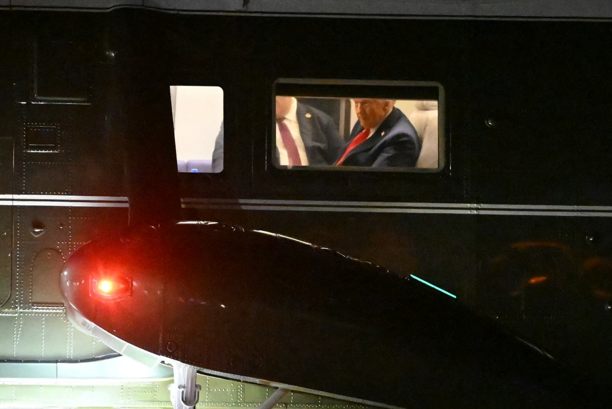 ترامب في مروحيته (أ ف ب).