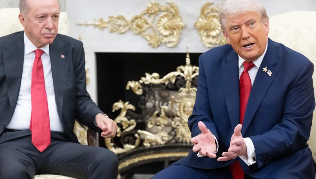 الطاقة والدفاع و"الشرعيّة"... قراءة في صفقات ترامب - أردوغان
