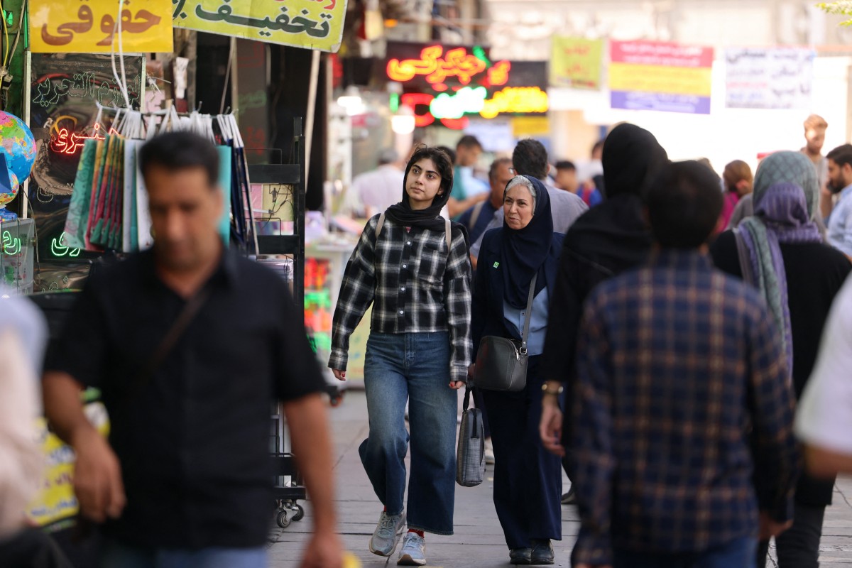 مواطنون في إيران. (أ ف ب)
