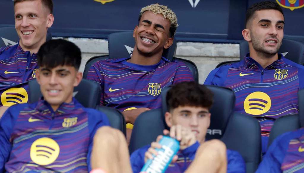 كم لاعب شاب اكتشفه فليك في برشلونة؟