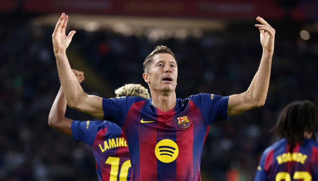 موقف ليفاندوفسكي من الرحيل عن برشلونة