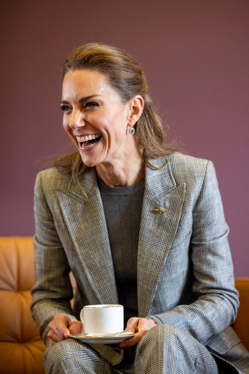 كيت ميدلتون ترتدي أقراط من الياقوت والألماس تعود للأميرة الراحلة ديانا (أ.ف.ب)