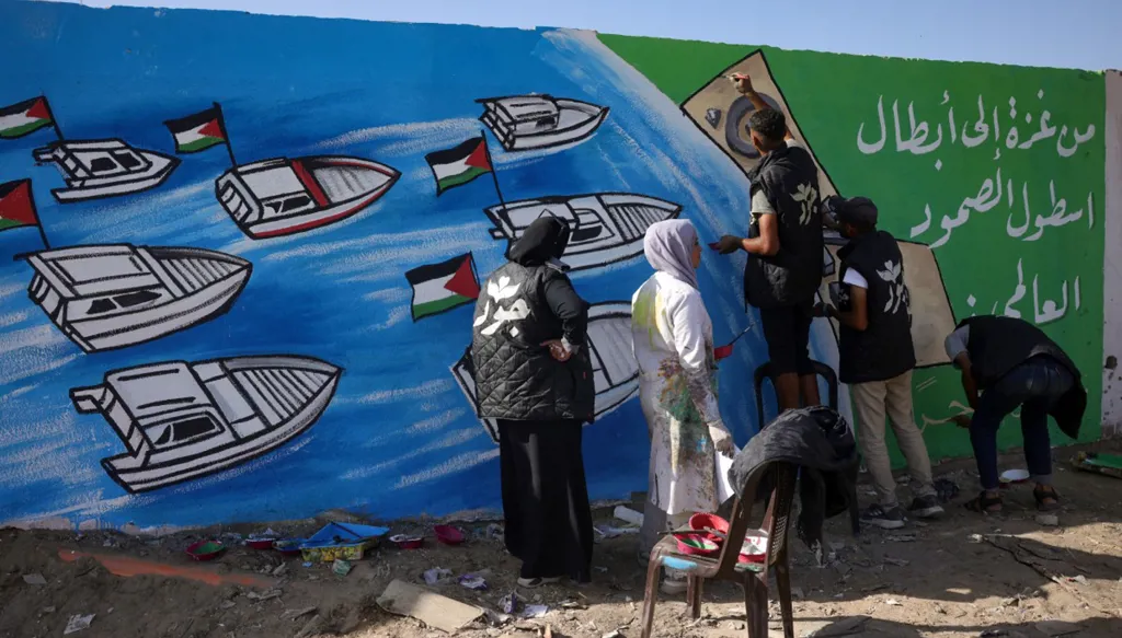 بالفيديو - الجيش الإسرائيلي يعترض قوارب أسطول مساعدات ثان متّجه إلى غزة