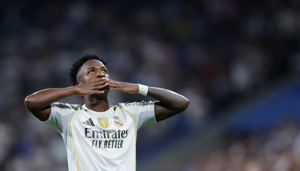 فينيسيوس يعتذر لصديقته ويقدم وعداً لها