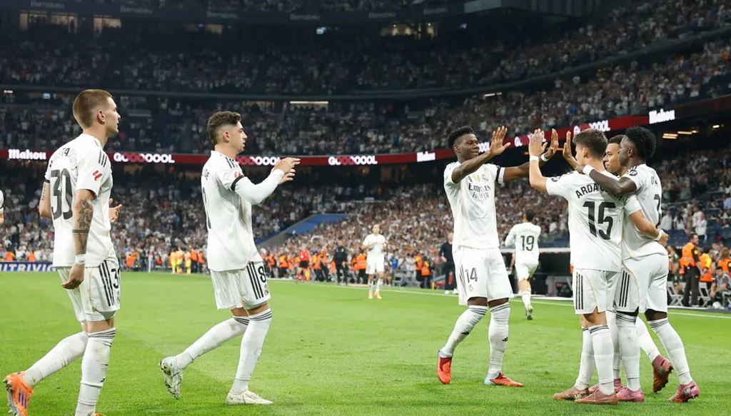 فينيسيوس يقود ريال مدريد لصدارة الدوري الإسباني