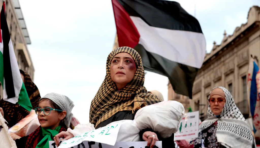 ترامب يبني على الزخم الديبلوماسي في شرم الشيخ للعبور من غزة إلى السلام في الشرق الأوسط