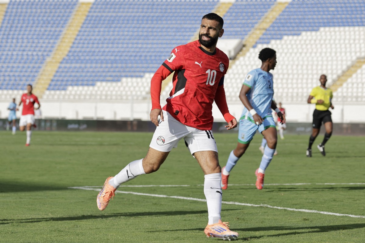 محمد صلاح مع منتخب بلاده. (أ ف ب)