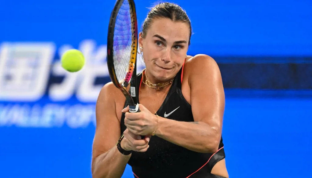 سابالينكا تفوز بسهولة على سامسونوفا في ووهان