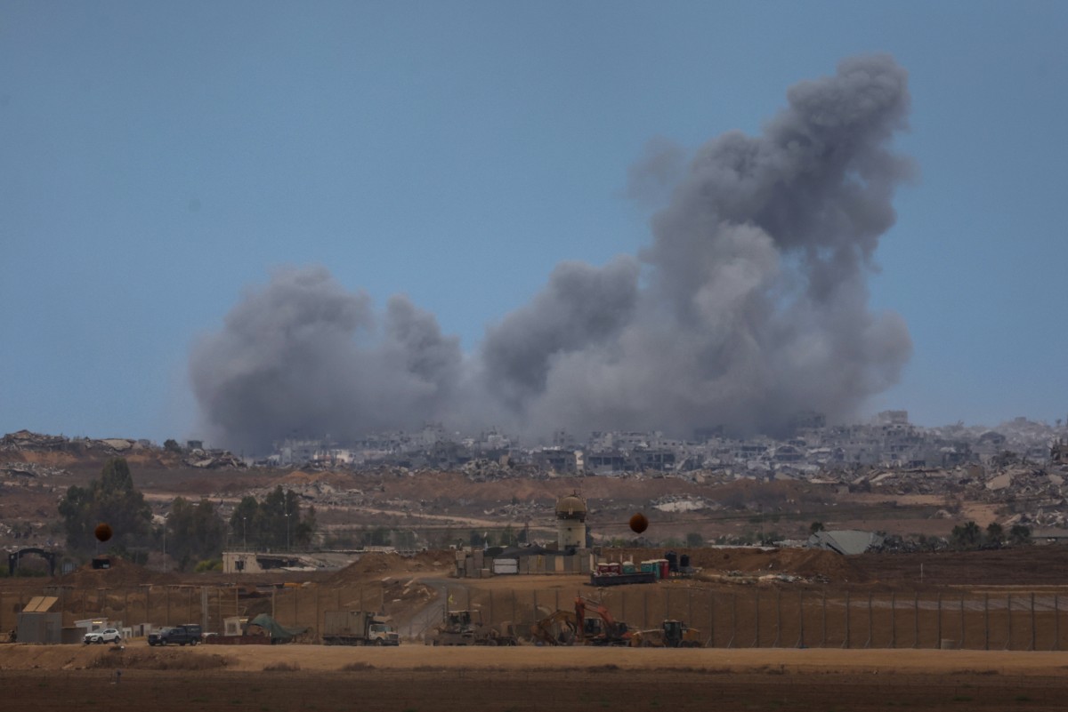 قصف على غزة. (أ ف ب)