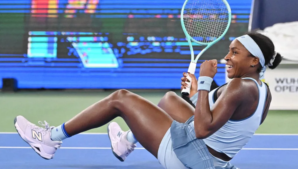 تألق باوليني وريباكينا يُشعل المنافسة على بطاقتي "WTA" الختامية