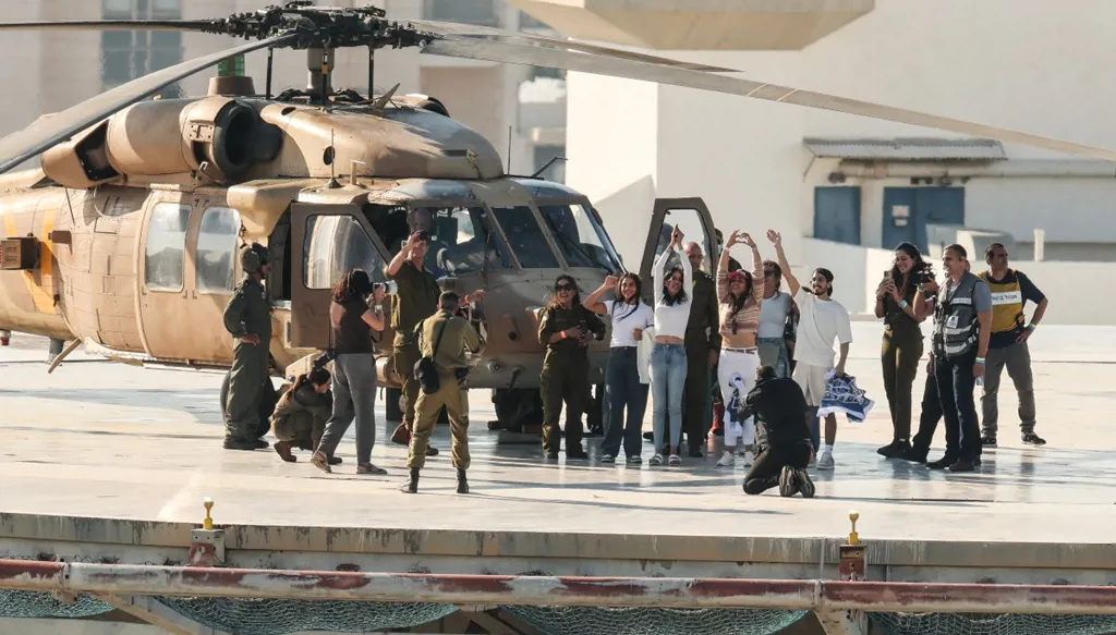 الجيش الإسرائيلي: التعرّف على رفات أربعة رهائن أعيدت الاثنين