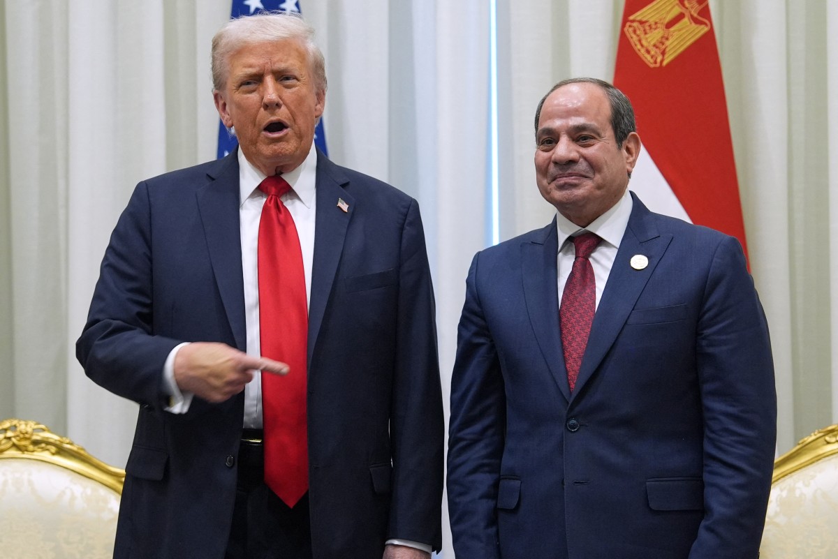السيسي مستقبلاً ترامب في شرم الشيخ. (أ ف ب)