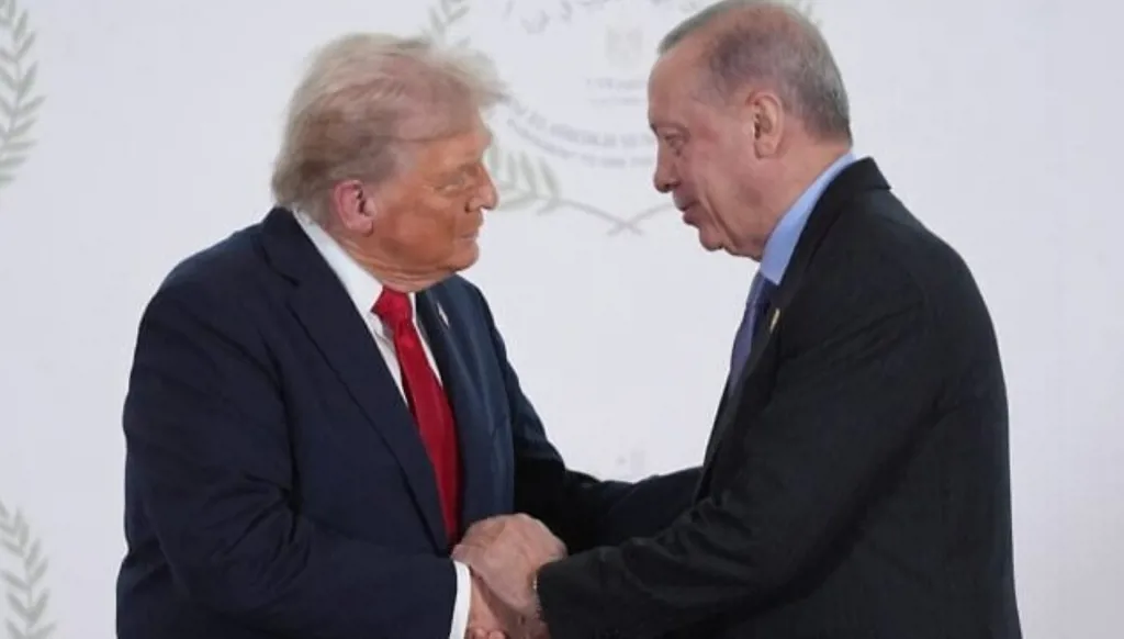 كاتب تركي: هكذا منع أردوغان مشاركة نتنياهو بقمة شرم الشيخ