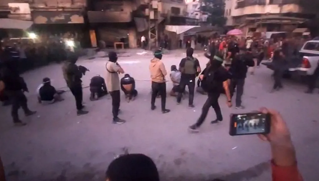 مصدر قياديّ في "فتح": نطالب حماس بالتخلي عن النهج التدميري