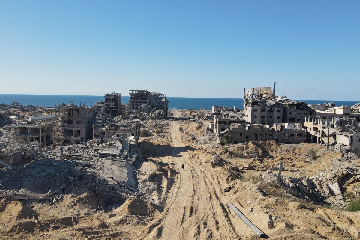من الأسباب التي أدت إلى تأخير تسليم جثث الرهائن الإسرائيليين وجود بعضها تحت ركام أبنية منهارة بالكامل في غزة. (أ ف ب)