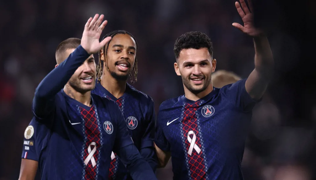 لفتة إنسانية رائعة من باريس سان جيرمان مع بطلات مقاومة السرطان